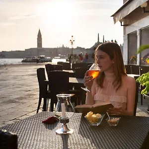 bucintoro.hotelslidodijesolo.com/